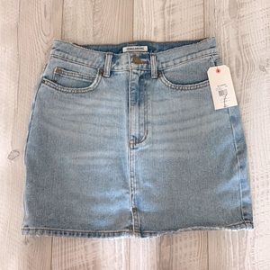Billabong women’s Black Magic denim skirt size 27